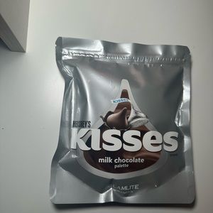 Hershey Kisses x Glamlite Milk Chocolate Palette